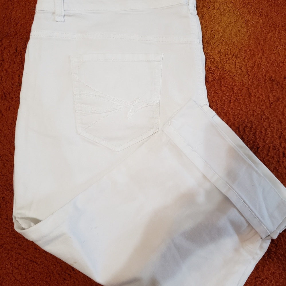 Plus Size White Capris sz 24